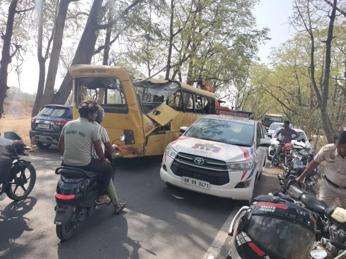 6 बच्चों की मौत,स्कूल बस में लगभग 40 छात्र-छात्राएं सवार थे 6 बच्चों की मौत,स्कूल बस में लगभग 40 छात्र-छात्राएं सवार थे