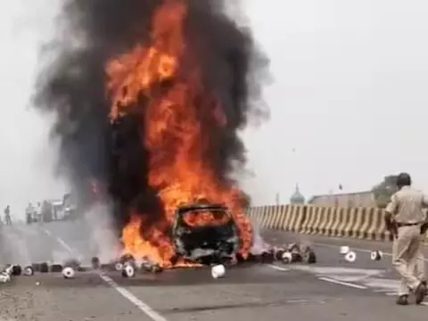 राजस्थान में भीषण सड़क हादसा, 7 लोग जिंदा जले राजस्थान में भीषण सड़क हादसा, 7 लोग जिंदा जले