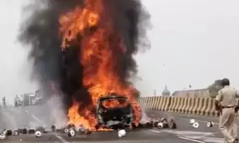 राजस्थान में भीषण सड़क हादसा, 7 लोग जिंदा जले राजस्थान में भीषण सड़क हादसा, 7 लोग जिंदा जले