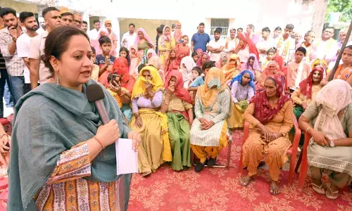 GURUGRAM NEWS-राव इंद्रजीत का राजनीतिक करियर रहा है बेदाग: आरती राव