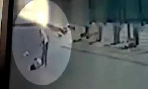 MOHALI NEWS-मोहाली में लड़की का भयावह मर्डर; सनकी ने सरेआम बीच सड़क तलवार से काटा, दिनदहाड़े वारदात, वो बचने के लिए भागी, फिर गिर गई