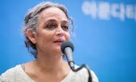 अरुंधति रॉय पर UAPA, शुरू हो गया पुराना खेल अरुंधति रॉय पर UAPA, शुरू हो गया पुराना खेल