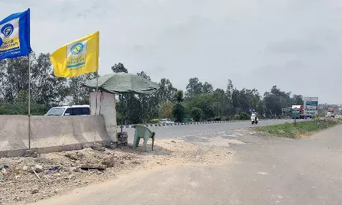 तरावड़ी -जोखिम में जान : खतरनाक साबित हो रहे हैं हाईवे पर अवैध कट तरावड़ी -जोखिम में जान : खतरनाक साबित हो रहे हैं हाईवे पर अवैध कट