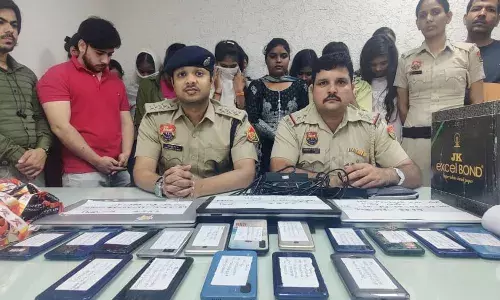 GURUGRAM NEWS-कॉल सेंटर से 15 लड़कियों सहित 17 साईबर ठगों को किया गिरफ्तार