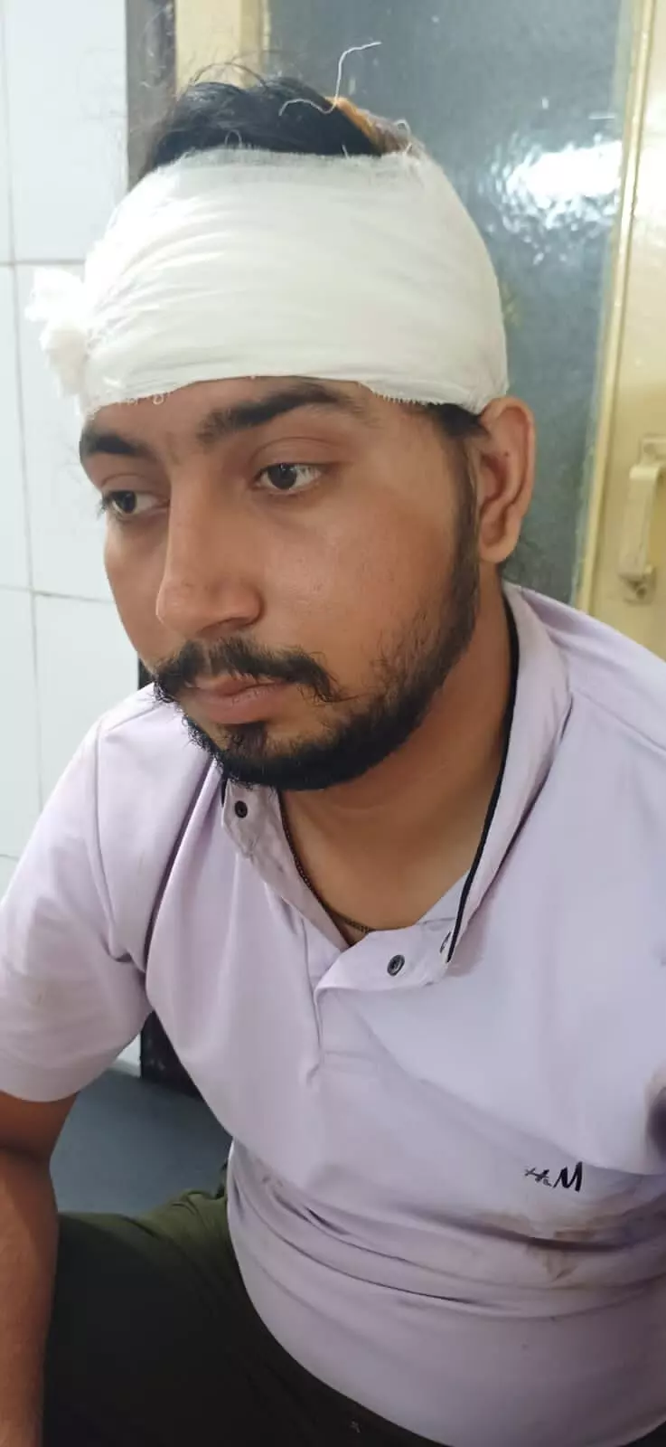 डेराबस्सी -जन्मदिन की पार्टी मनाकर लौट रहे युवक पर हमला डेराबस्सी -जन्मदिन की पार्टी मनाकर लौट रहे युवक पर हमला