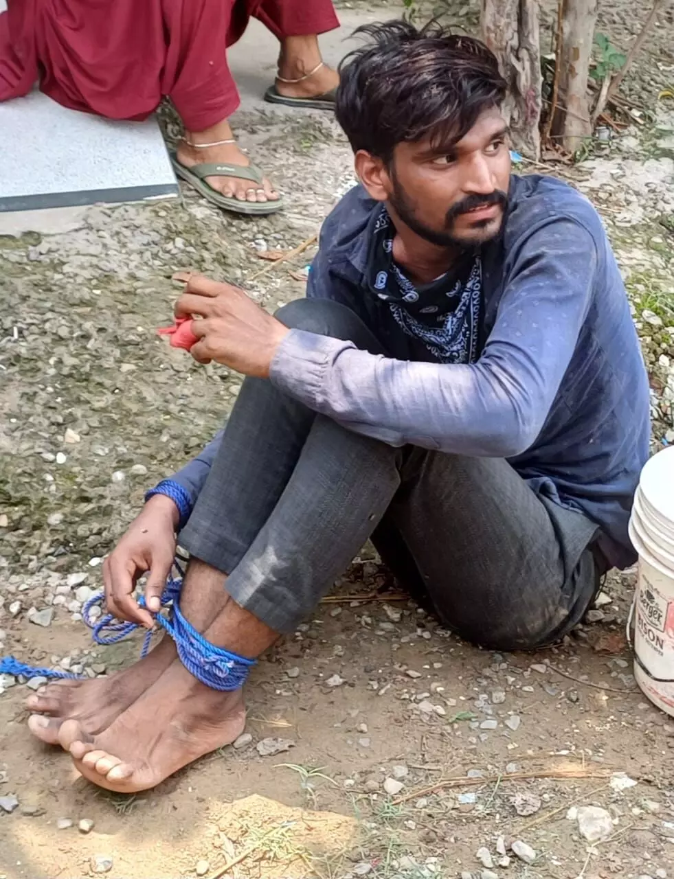 डेराबस्सी में चाकू लेकर घर में घुसा युवक, मिर्ची पाउडर फेक महिला का सोने का मंगलसूत्र छीन भागा डेराबस्सी में चाकू लेकर घर में घुसा युवक, मिर्ची पाउडर फेक महिला का सोने का मंगलसूत्र छीन भागा