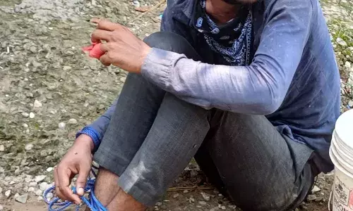 डेराबस्सी में चाकू लेकर घर में घुसा युवक, मिर्ची पाउडर फेक महिला का सोने का मंगलसूत्र छीन भागा डेराबस्सी में चाकू लेकर घर में घुसा युवक, मिर्ची पाउडर फेक महिला का सोने का मंगलसूत्र छीन भागा