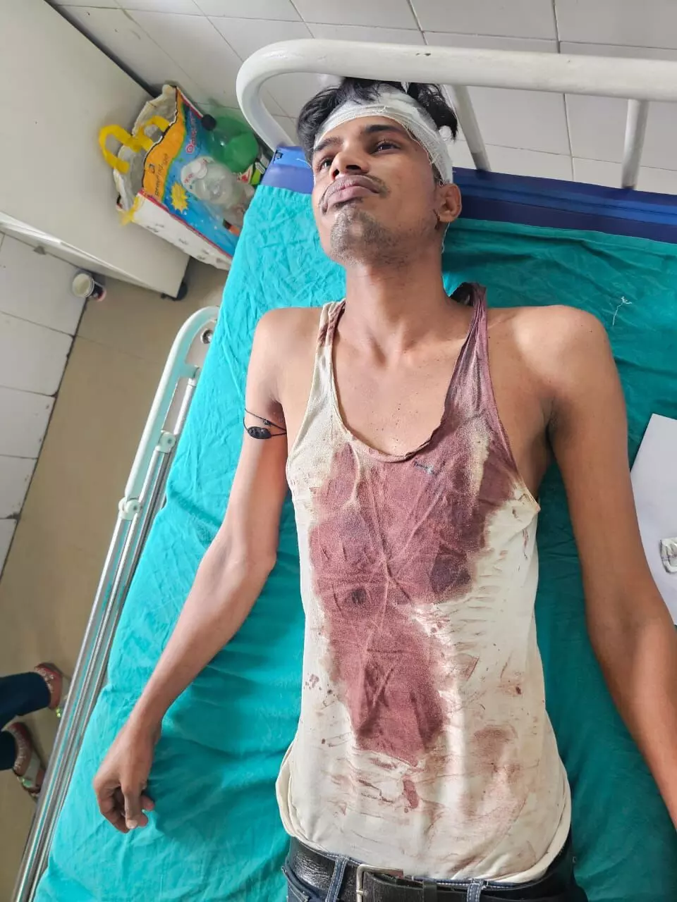 Derabassi News-दुकान के पुराने पैसों को लेकर हुई मारपीट में दोनों पक्षों के करीब आधा दर्जन युवक घायल
