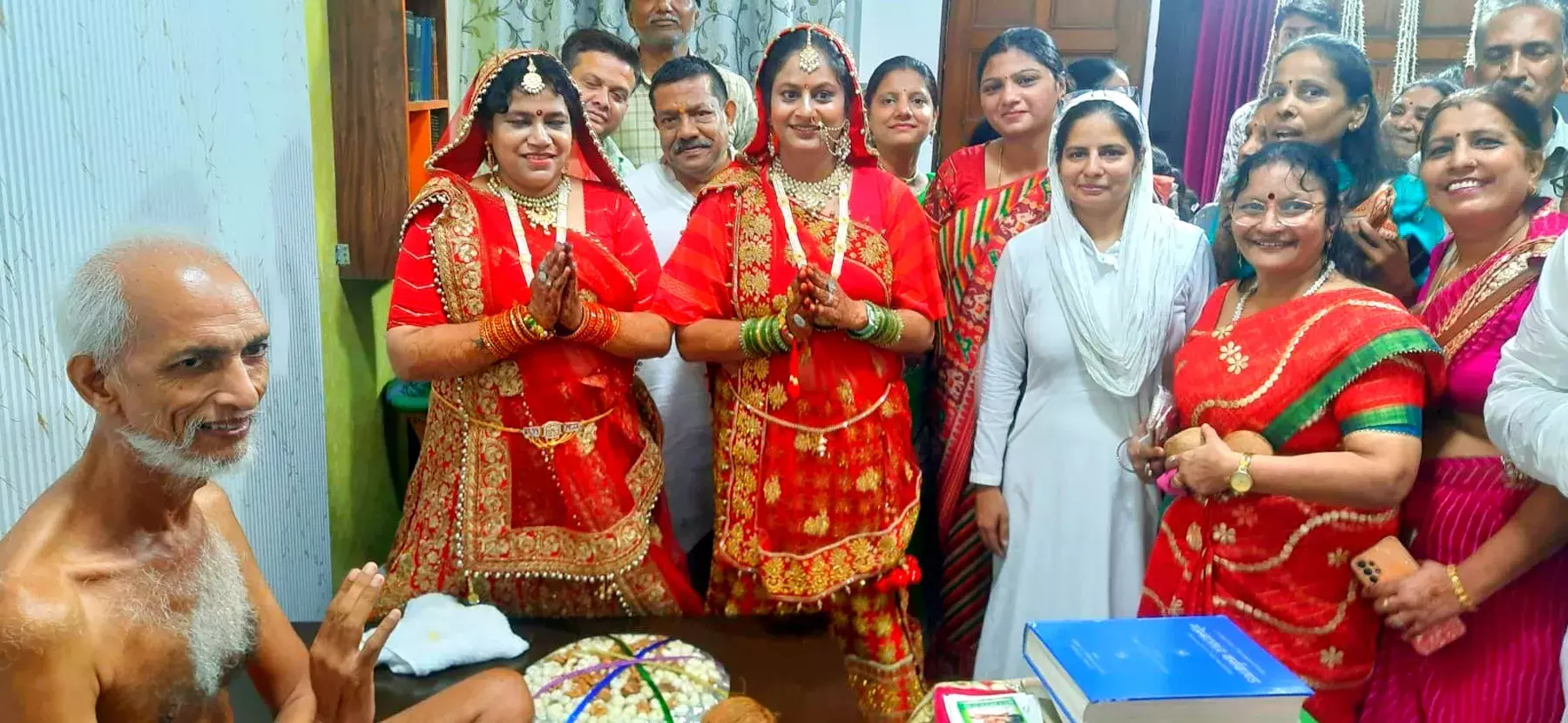 GURUGRAM NEWS-जैन साध्वी बनने से पूर्व दो दीदी की 16 श्रृंगार करके निकाली दीक्षा यात्रा GURUGRAM NEWS-जैन साध्वी बनने से पूर्व दो दीदी की 16 श्रृंगार करके निकाली दीक्षा यात्रा