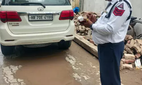 जीरकपुर ट्रैफिक पुलिस ने कसी कमर 22 वाहनों का काटे गए चालान जीरकपुर ट्रैफिक पुलिस ने कसी कमर 22 वाहनों का काटे गए चालान