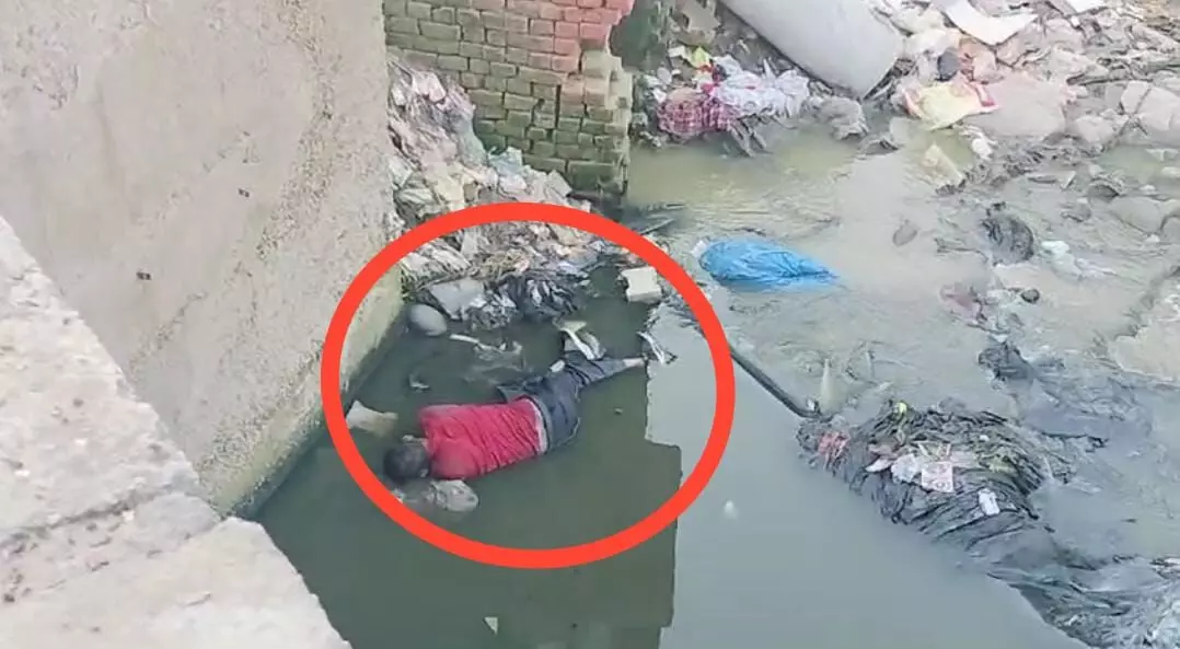 वसंत विहार फेस -3 में एक पेंटर का नाले से मिला शव वसंत विहार फेस -3 में एक पेंटर का नाले से मिला शव