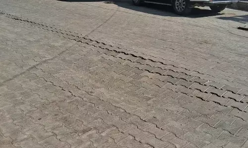 PUNJAB NEWS-जीरकपुर तहसील रोड पर इंटरलॉकिंग टाइल्स धंसना शुरू