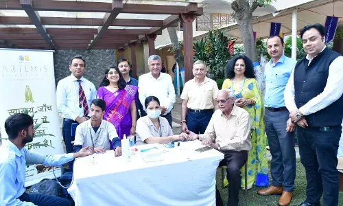 दादा-दादी और नाना-नानी के साथ चित्रकला प्रतिभा का प्रदर्शन किया दादा-दादी और नाना-नानी के साथ चित्रकला प्रतिभा का प्रदर्शन किया