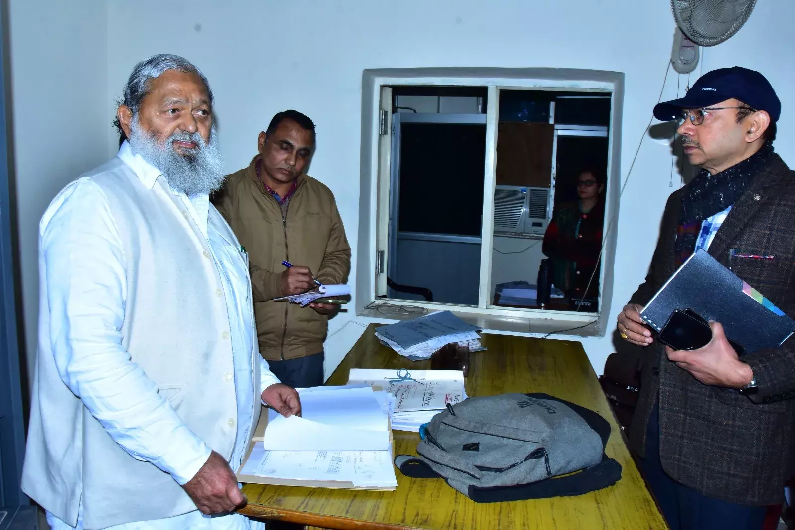 अफसोस बस अड्डा देखकर निराश, इस बस अड्डे का ये हाल ? अफसोस बस अड्डा देखकर निराश, इस बस अड्डे का ये हाल ?