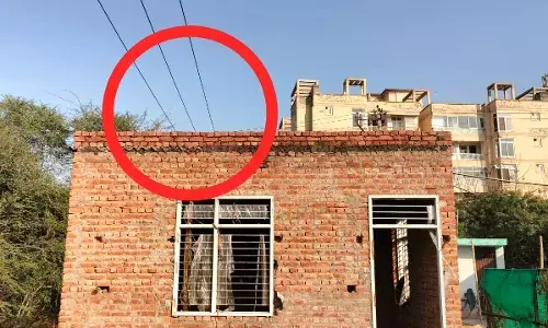 जीरकपुर डॉग पॉन्ड में हाई वोल्टेज बिजली की तारों के नीचे ही बनाया जा रहा है कावा कंपनी के स्टाफ के लिए कमरा जीरकपुर डॉग पॉन्ड में हाई वोल्टेज बिजली की तारों के नीचे ही बनाया जा रहा है कावा कंपनी के स्टाफ के लिए कमरा