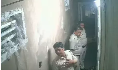 हरियाणा पुलिस के वर्दीधारी गुंडे ,होटल में घुसे कुक को उठा थाने में लाये मार -मार कर किया अधमरा ,पैसे और फोन भी छीना