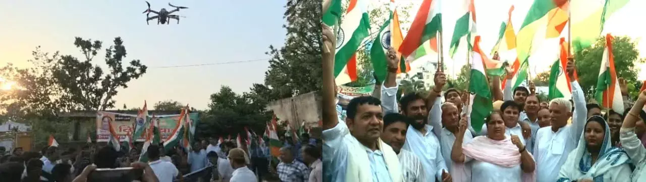 भाजपा नेताओं के हाथ में तिरंगा झंडा भाजपा नेताओं के हाथ में तिरंगा झंडा