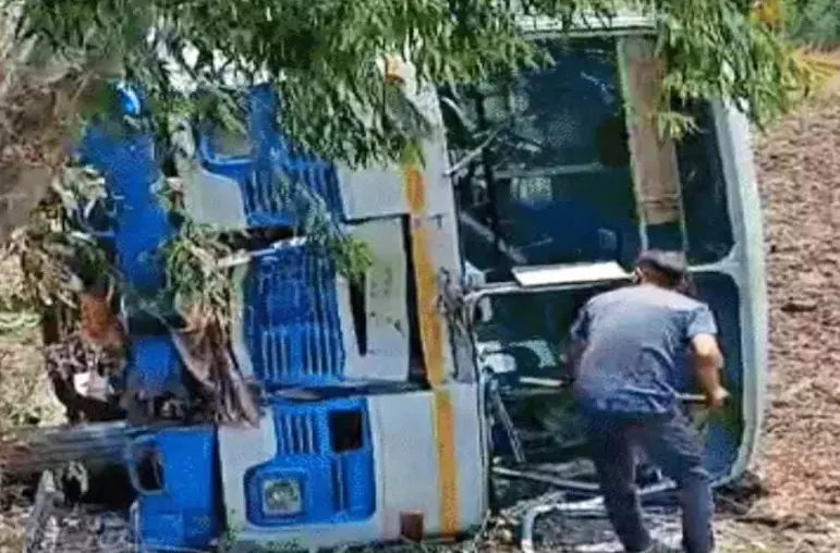 कैथल में गाँव कसान के पास बस दुर्घटना में 35 यात्री घायल कैथल में गाँव कसान के पास बस दुर्घटना में 35 यात्री घायल