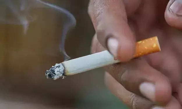 धुआं फैला रहा है जिन्दगी में जहर