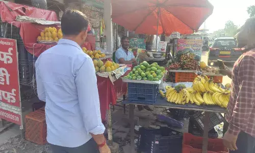 आम, केला, लीची, सेब की सेल नहीं होने से सरकार पर कितना प्रेशर ? आम, केला, लीची, सेब की सेल नहीं होने से सरकार पर कितना प्रेशर ?