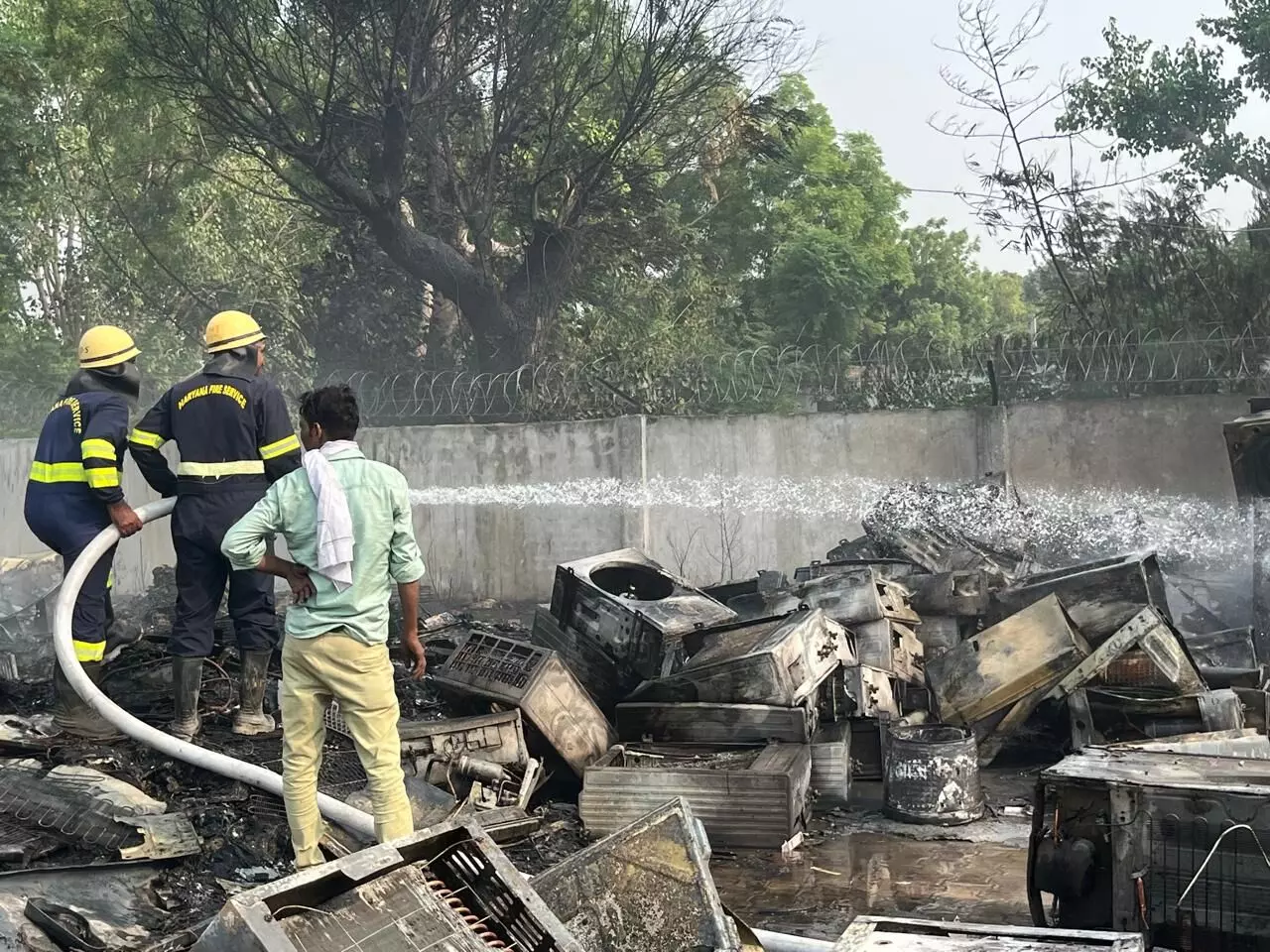 बोहड़ाकला में स्क्रैप के गोदाम के लगी आग, हादसा टला बोहड़ाकला में स्क्रैप के गोदाम के लगी आग, हादसा टला