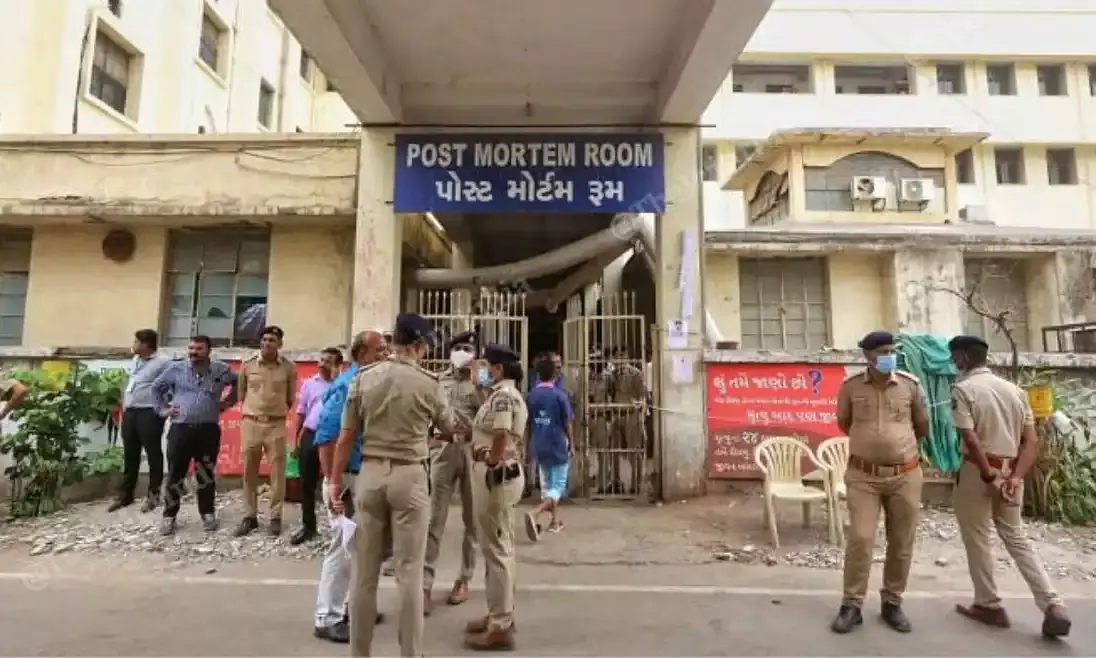 Ahmedabad plane crash-शव तेजी से सड़ रहे,अहमदाबाद में कोल्ड स्टोरेज की कमी,