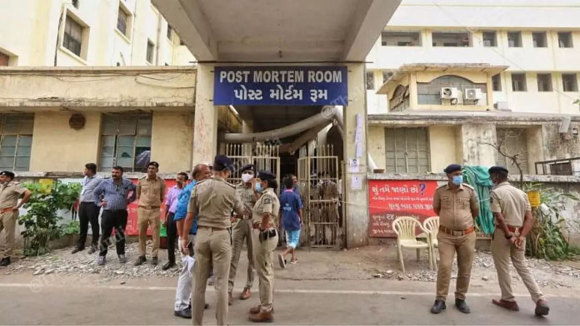 Ahmedabad plane crash-शव तेजी से सड़ रहे,अहमदाबाद में कोल्ड स्टोरेज की कमी, Ahmedabad plane crash-शव तेजी से सड़ रहे,अहमदाबाद में कोल्ड स्टोरेज की कमी,