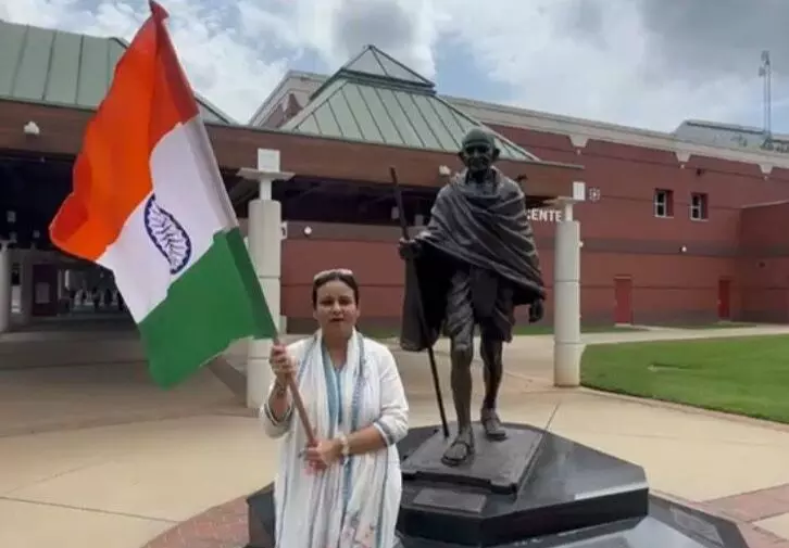 संविधान कहता है आदिवासी, भाजपा बोले वनवासी, यही है असली लड़ाई : पर्ल चौधरी संविधान कहता है आदिवासी, भाजपा बोले वनवासी, यही है असली लड़ाई : पर्ल चौधरी