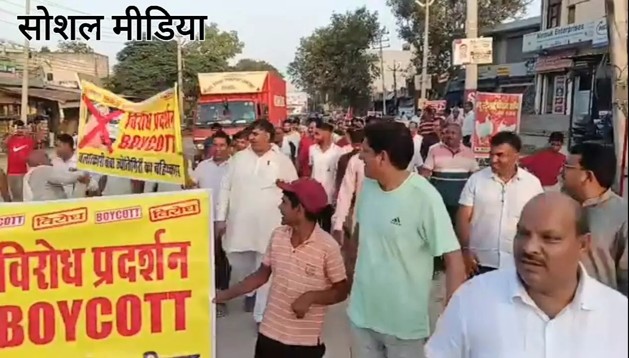 महामंडलेश्वर ज्योति गिरी के खिलाफ बोहड़ाकला में विरोधियों ने खोला मोर्चा महामंडलेश्वर ज्योति गिरी के खिलाफ बोहड़ाकला में विरोधियों ने खोला मोर्चा