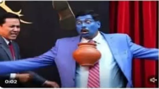 भारतीय संविधान पर उछलता जूता!!
