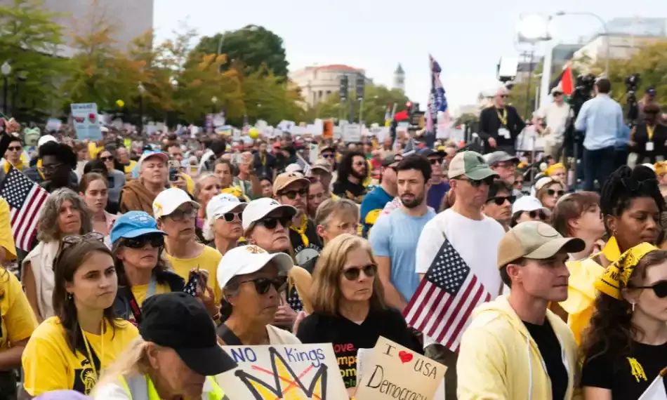 सत्ता का अहंकार लोकतंत्र को निगलने को तैयार है,