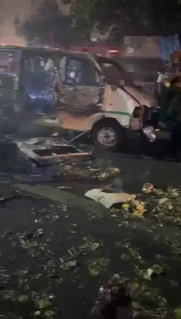 भारत की सड़कें खून से लाल, व्यवस्था बयान से सफेद