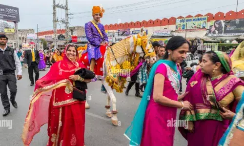 Marriage -ऐसा कारवाँ, जो सड़क पर उतरते ही यह ऐलान कर देता है कि शहर की हर गली अब उसकी जागीर है Marriage -ऐसा कारवाँ, जो सड़क पर उतरते ही यह ऐलान कर देता है कि शहर की हर गली अब उसकी जागीर है