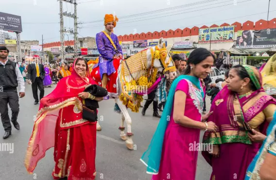 Marriage -ऐसा कारवाँ, जो सड़क पर उतरते ही यह ऐलान कर देता है कि शहर की हर गली अब उसकी जागीर है