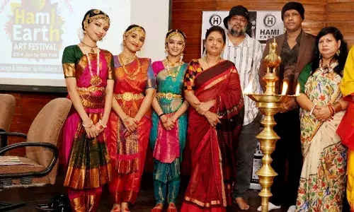 हामी अर्थ आर्ट फेस्टिवल मुंबई में पद्मश्री डॉ. सोमा घोष की सुरमयी प्रस्तुति हामी अर्थ आर्ट फेस्टिवल मुंबई में पद्मश्री डॉ. सोमा घोष की सुरमयी प्रस्तुति