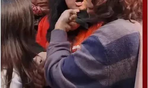 जाहिल बनते जा रहे भारतीय ! जाहिल बनते जा रहे भारतीय !