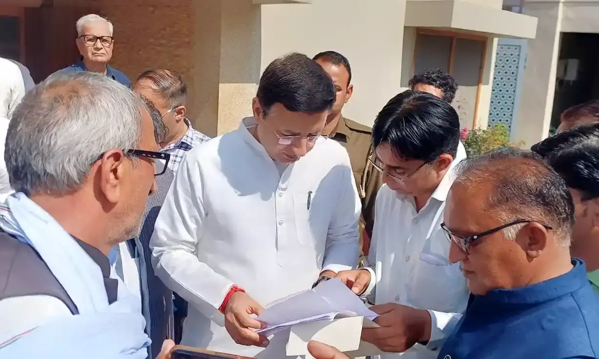 मोदी सरकार में रसोई गैस के बढ़ते दामों पर कांग्रेस का हमला, रणदीप सुरजेवाला बोले– जनता में हाहाकार मोदी सरकार में रसोई गैस के बढ़ते दामों पर कांग्रेस का हमला, रणदीप सुरजेवाला बोले– जनता में हाहाकार